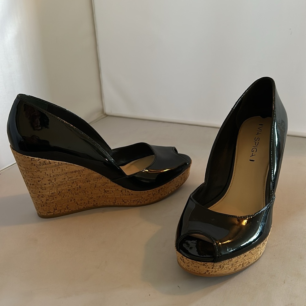 Via Spiga Black Cork Patent Wedge size 8.5 (binHHH)